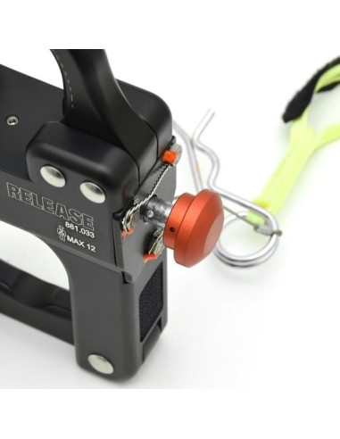 Kong quick release for helicopters evacuation Openable big slot